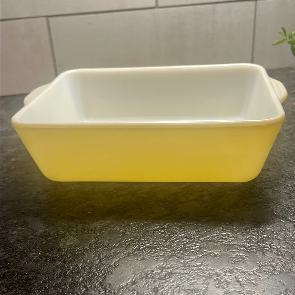 Vintage Pyrex Rectangle Yellow and White|Refrig Baking Dish. 8.5x6.5 Exc cond